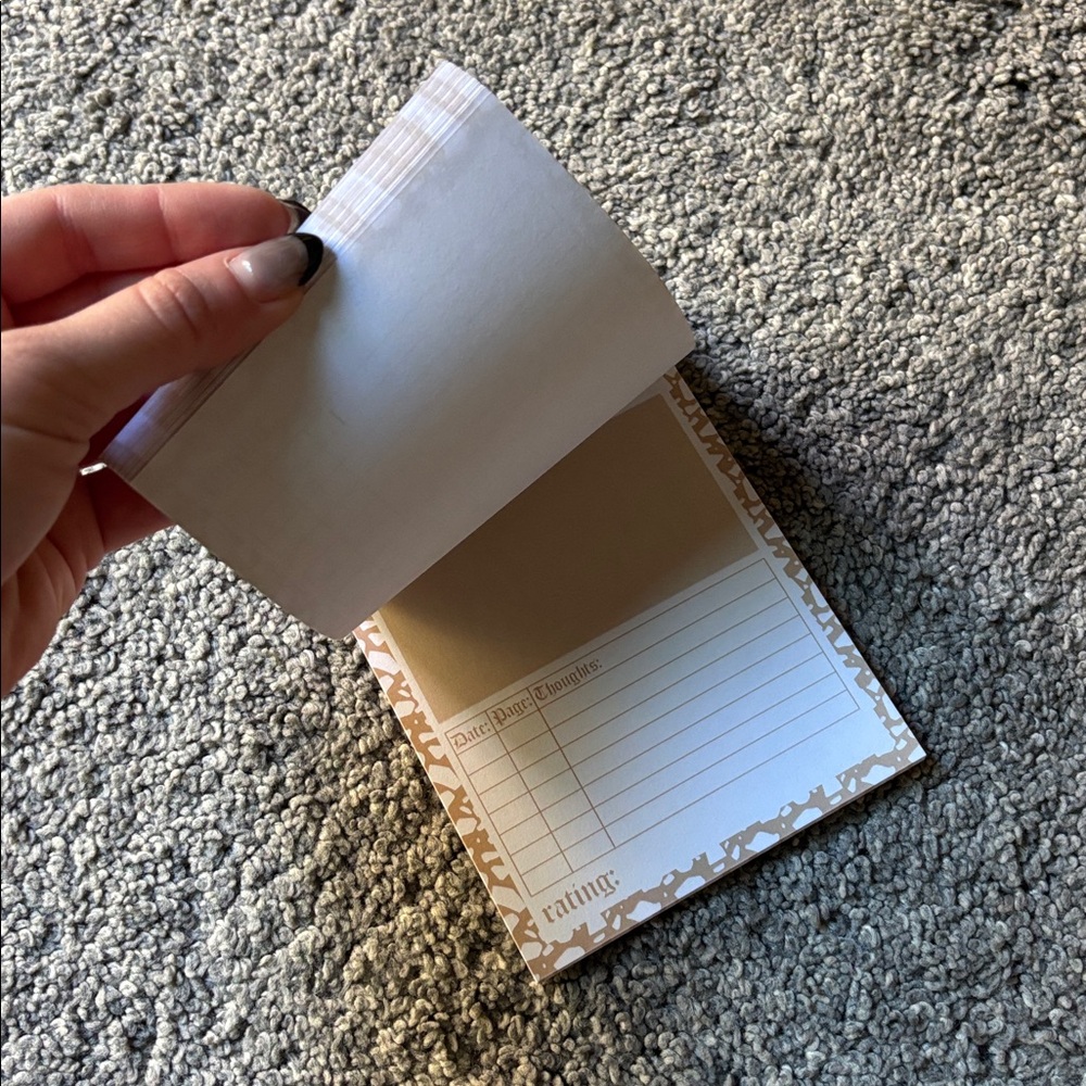 Book Tracker Notepad - Picture 2 of 2